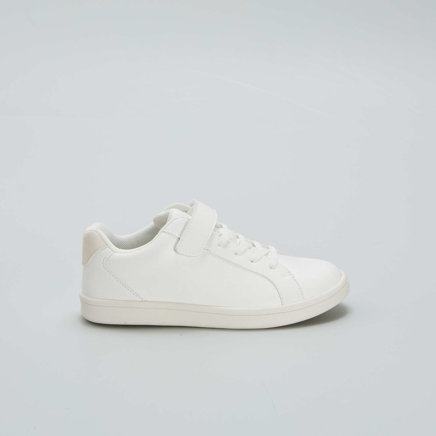 Low-top trainers white