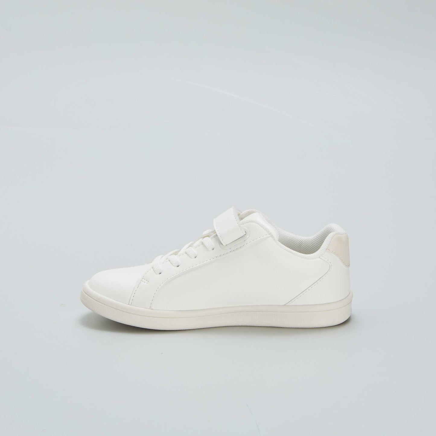 Low-top trainers white