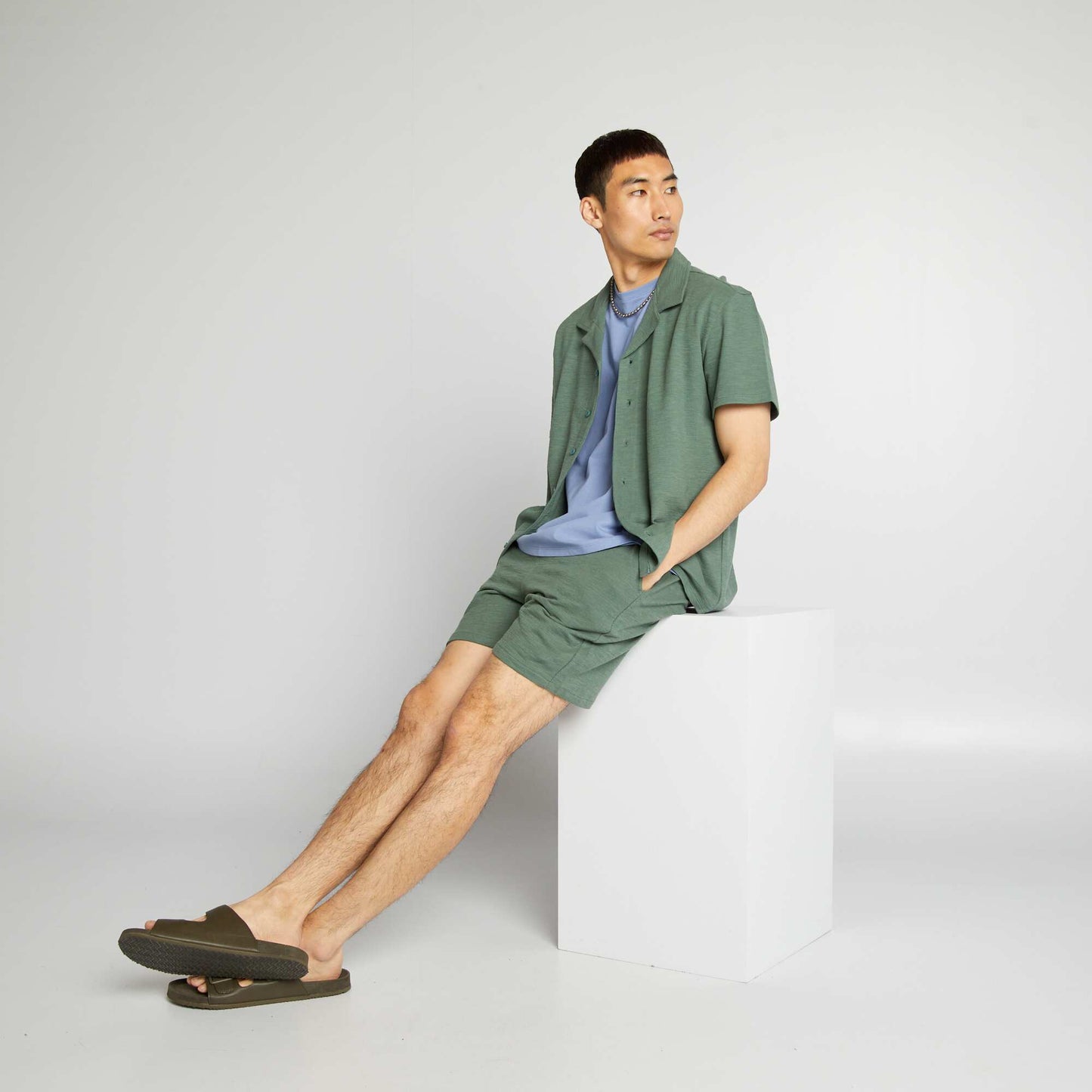 Short-sleeved shirt with polo collar GREEN