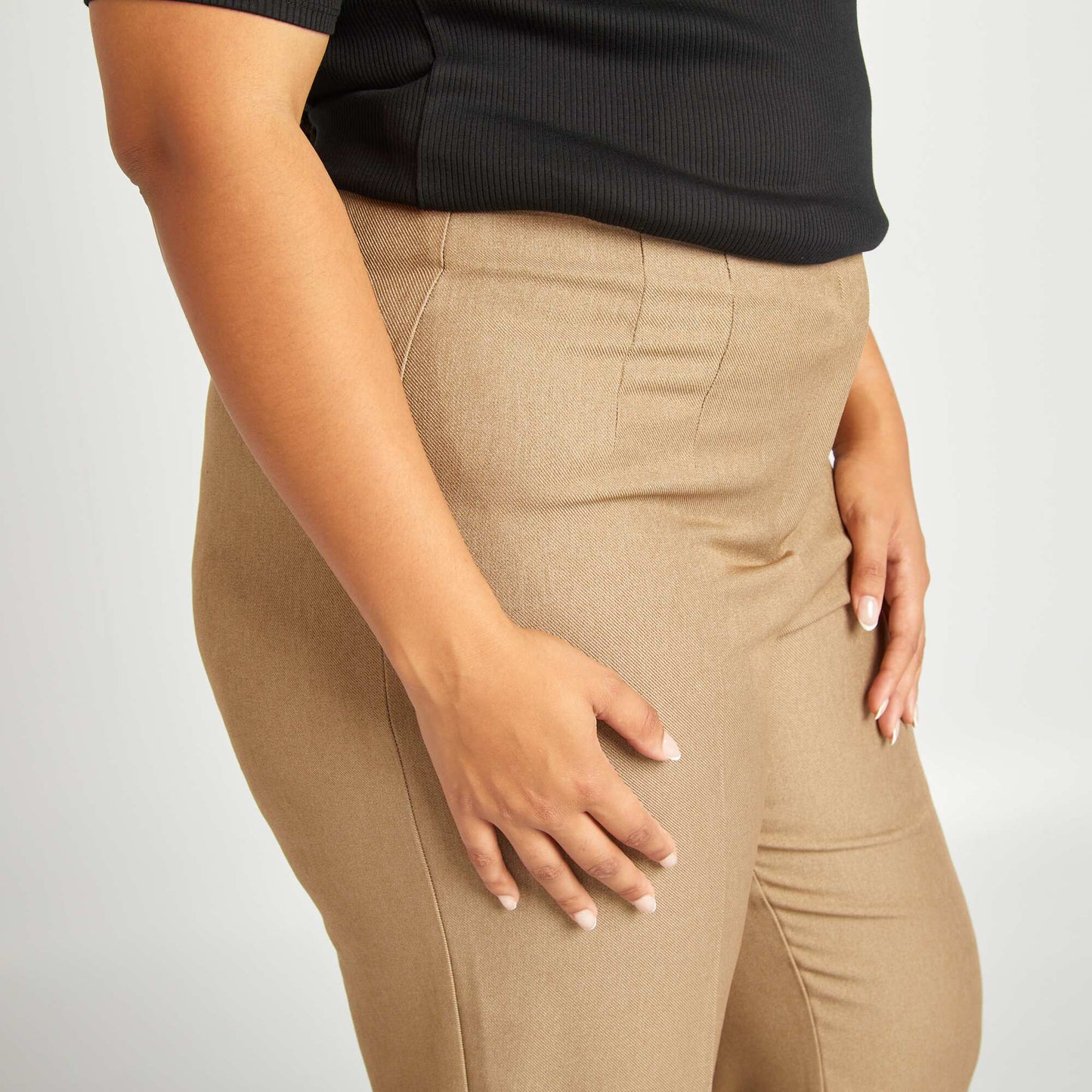 High-waisted cigarette trousers BEIGE