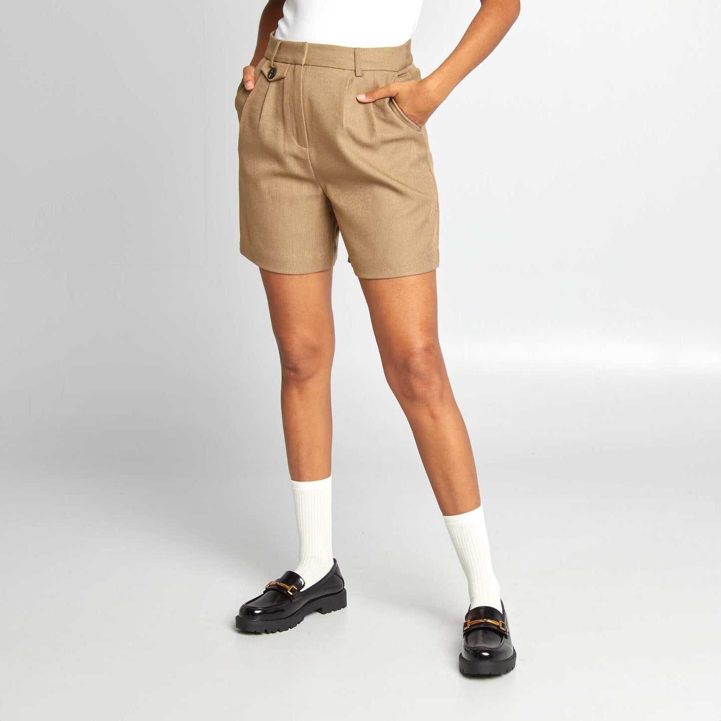 High-waisted tailored shorts BEIGE