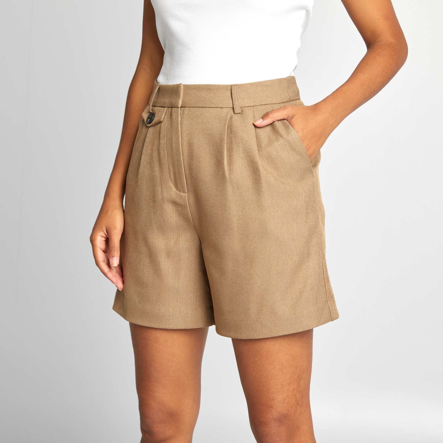 High-waisted tailored shorts BEIGE