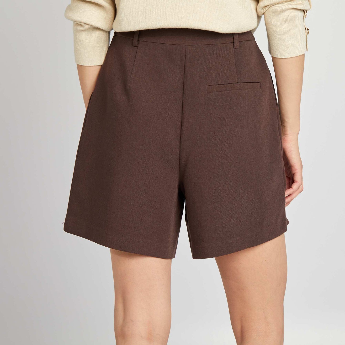 High-waisted tailored shorts BROWN