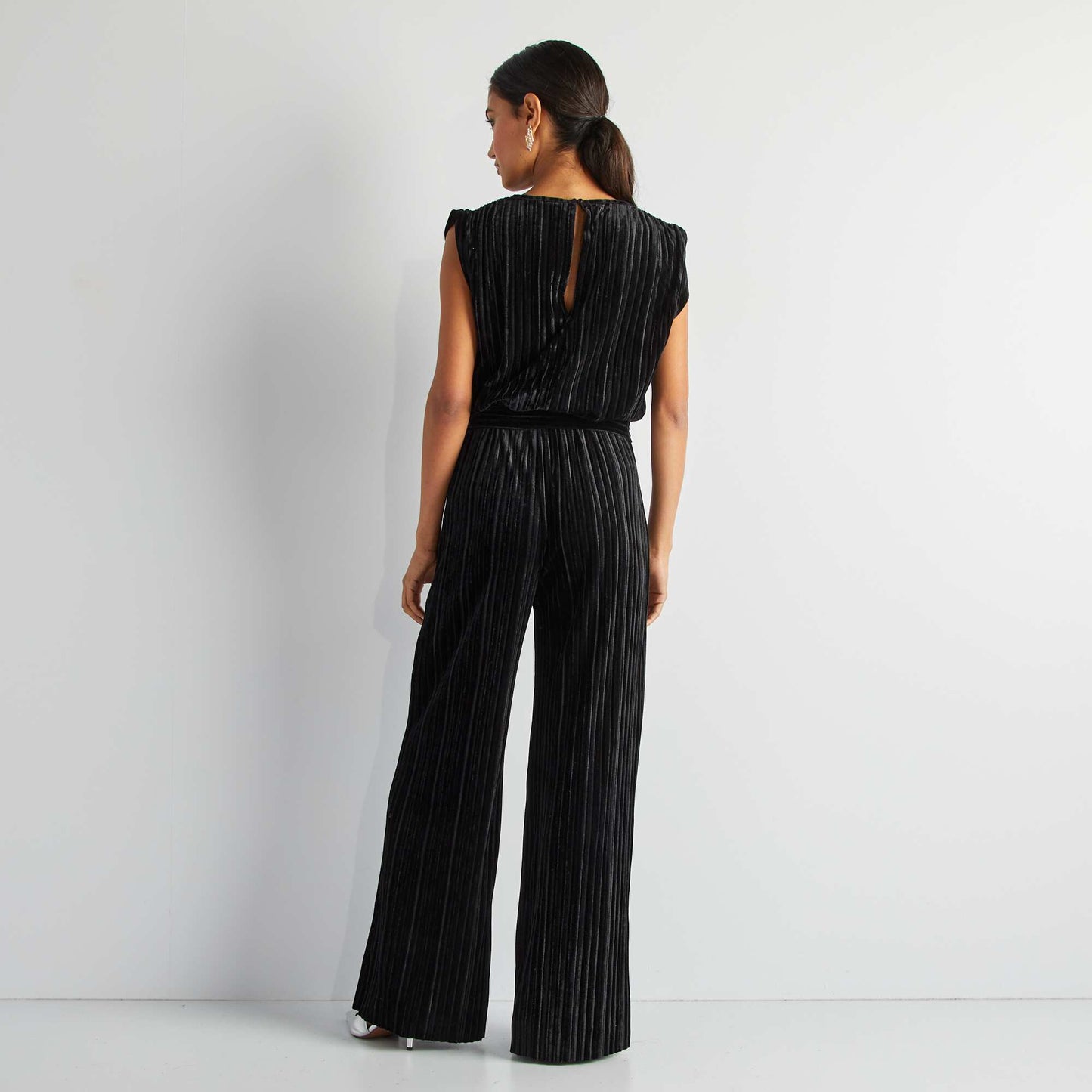 Sleeveless pleated velour jumpsuit BLACK