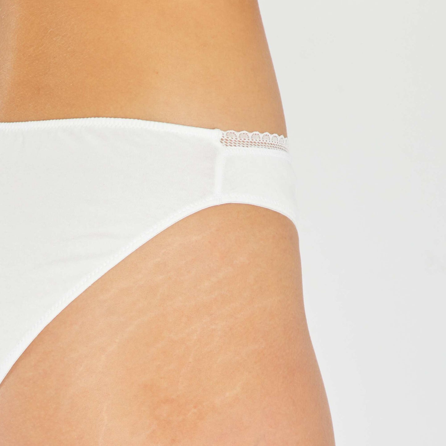 Cotton briefs with lace trim White